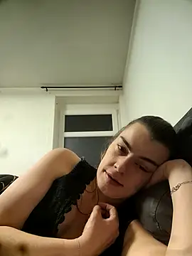 Snapshot of Carolinemiam chatting on November 27, 12:02 am Carolinemiam online show from November 27, 12:02 am