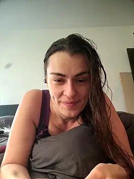 Snapshot of Carolinemiam chatting on March 4, 9:15 am Carolinemiam online show from March 4, 9:15 am