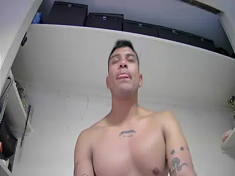 Snapshot of Romario28 chatting on October 1, 12:27 am Romario28 online show from October 1, 12:27 am