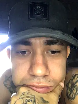 Snapshot of tattoos22 chatting on October 22, 1:33 pm tattoos22 online show from October 22, 1:33 pm