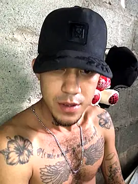 Snapshot of tattoos22 chatting on October 26, 1:17 pm tattoos22 online show from October 26, 1:17 pm