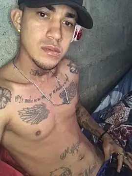 Snapshot of tattoos22 chatting on October 27, 12:20 pm tattoos22 online show from October 27, 12:20 pm