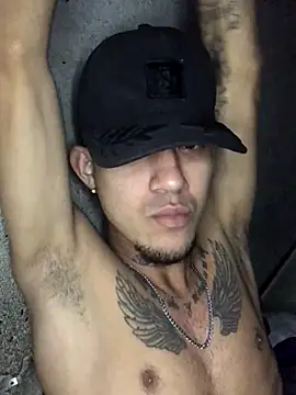 Snapshot of tattoos22 chatting on November 7, 12:32 am tattoos22 online show from November 7, 12:32 am