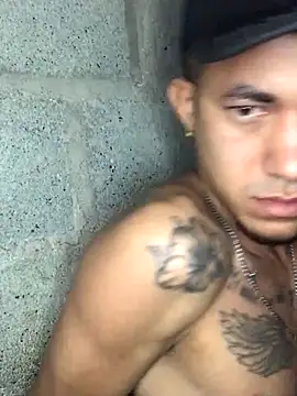 Snapshot of tattoos22 chatting on November 7, 12:38 pm tattoos22 online show from November 7, 12:38 pm