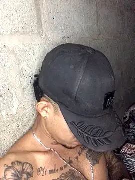 Snapshot of tattoos22 chatting on November 8, 12:05 pm tattoos22 online show from November 8, 12:05 pm