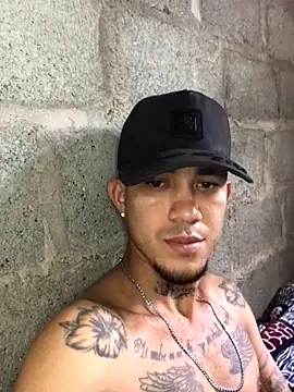 Snapshot of tattoos22 chatting on November 10, 7:46 pm tattoos22 online show from November 10, 7:46 pm