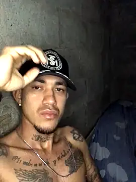 Snapshot of tattoos22 chatting on November 11, 11:32 am tattoos22 online show from November 11, 11:32 am