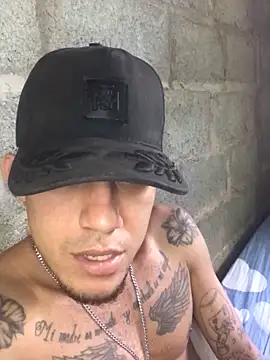 Snapshot of tattoos22 chatting on November 12, 6:41 pm tattoos22 online show from November 12, 6:41 pm