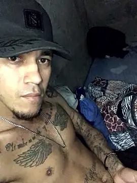 Snapshot of tattoos22 chatting on November 13, 12:15 pm tattoos22 online show from November 13, 12:15 pm