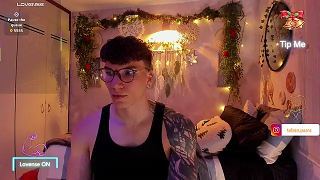 estebandi do online show from December 18, 10:43 am