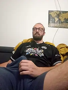 Snapshot of Loopertz chatting on September 29, 5:01 am Loopertz online show from September 29, 5:01 am