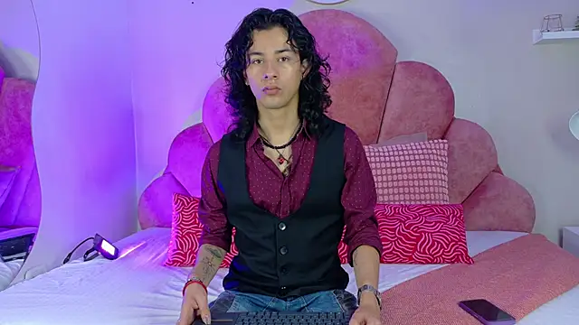 BenjiFiore  online show from September 23, 7:28 pm