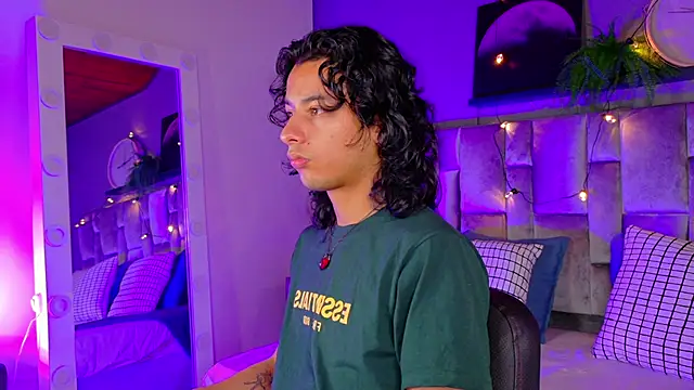 BenjiFiore  online show from October 3, 7:33 pm
