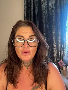Snapshot of IrishmilfAnna chatting on April 24, 9:12 am IrishmilfAnna online show from April 24, 9:12 am
