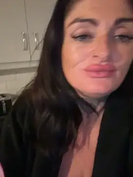 Snapshot of IrishmilfAnna chatting on April 29, 9:10 pm IrishmilfAnna online show from April 29, 9:10 pm