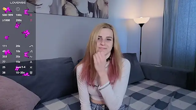 Snapshot of HelenMartines chatting on October 17, 10:07 am HelenMartines online show from October 17, 10:07 am