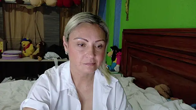 Snapshot of _Charlize_theron_ chatting on January 18, 2:04 am Charlize theron online show from January 18, 2:04 am