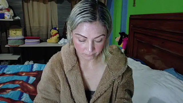 Snapshot of _Charlize_theron_ chatting on February 6, 10:51 am Charlize theron online show from February 6, 10:51 am