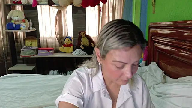 Snapshot of _Charlize_theron_ chatting on February 17, 9:32 pm Charlize theron online show from February 17, 9:32 pm