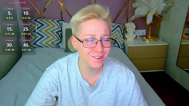 AlexandraGreen online show from November 6, 9:15 pm