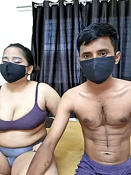 Snapshot of Beautiful_couple_70 chatting on June 7, 11:03 am Beautiful couple 70 online show from June 7, 11:03 am