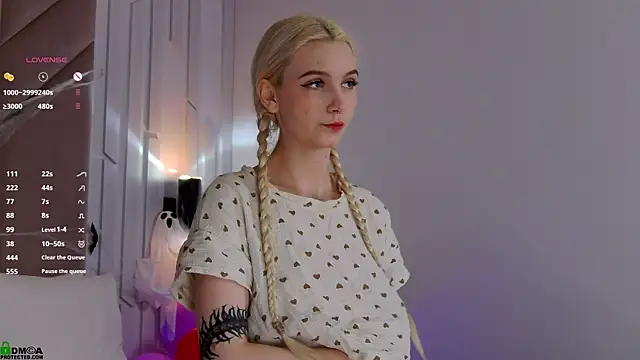 SaraHearts online show from October 29, 1:41 am