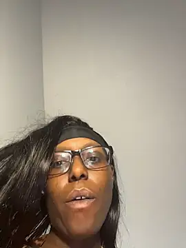 Snapshot of CinnaCakesss chatting on March 3, 1:56 am CinnaCakesss online show from March 3, 1:56 am