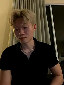 Snapshot of zachlee_69 chatting on December 14, 6:45 pm zachlee 69 online show from December 14, 6:45 pm