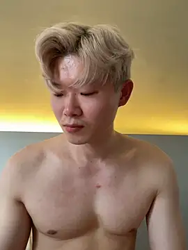 Snapshot of zachlee_69 chatting on December 19, 5:47 am zachlee 69 online show from December 19, 5:47 am