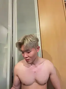 Snapshot of zachlee_69 chatting on February 15, 10:36 am zachlee 69 online show from February 15, 10:36 am