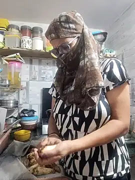 meenu bhabhi547 online show from October 7, 1:47 am