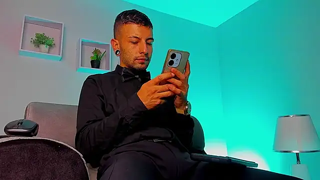 Tayler bennet  online show from September 19, 3:52 am