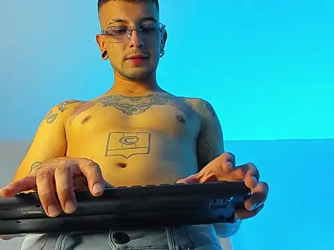 Tayler bennet  online show from September 25, 3:32 am