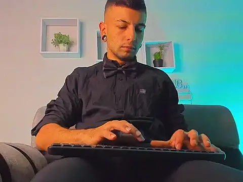 Tayler bennet  online show from September 27, 3:33 am