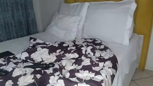 Snapshot of Bella_2025 chatting on February 19, 6:15 pm Bella 2025 online show from February 19, 6:15 pm