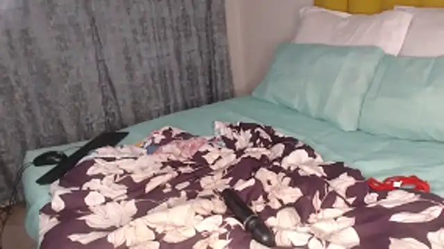 Snapshot of Bella_2025 chatting on February 24, 8:29 pm Bella 2025 online show from February 24, 8:29 pm