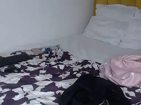 Snapshot of Bella_2025 chatting on April 11, 7:45 am Bella 2025 online show from April 11, 7:45 am