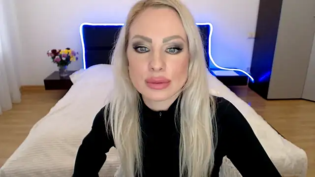 Tina Shines online show from November 8, 12:05 pm