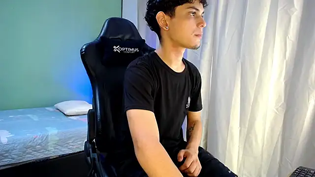 dilan hott  online show from October 9, 8:40 pm