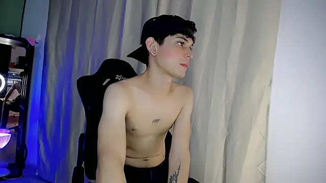 dilan hott  online show from October 15, 8:20 pm