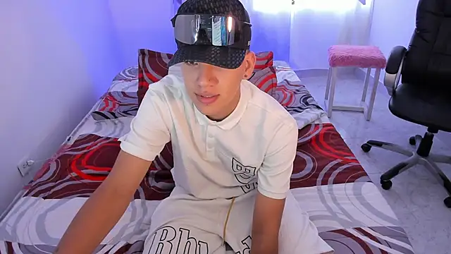 maxthomson boy online show from September 9, 3:44 pm