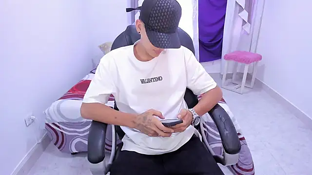 maxthomson boy online show from September 17, 8:10 pm