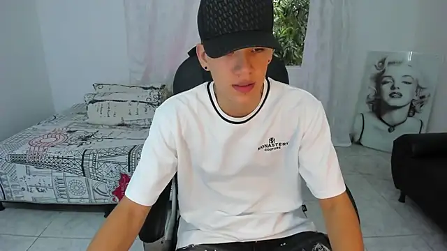 maxthomson boy online show from September 27, 7:52 pm