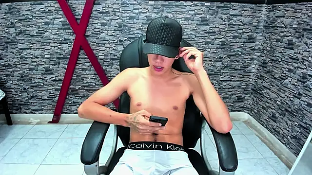 maxthomson boy online show from October 4, 8:01 am