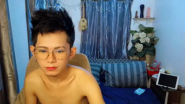 Snapshot of Skinny_CumLoader69 chatting on February 6, 12:19 pm Skinny CumLoader69 online show from February 6, 12:19 pm