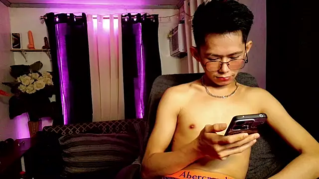 Snapshot of Skinny_CumLoader69 chatting on February 26, 8:30 pm Skinny CumLoader69 online show from February 26, 8:30 pm