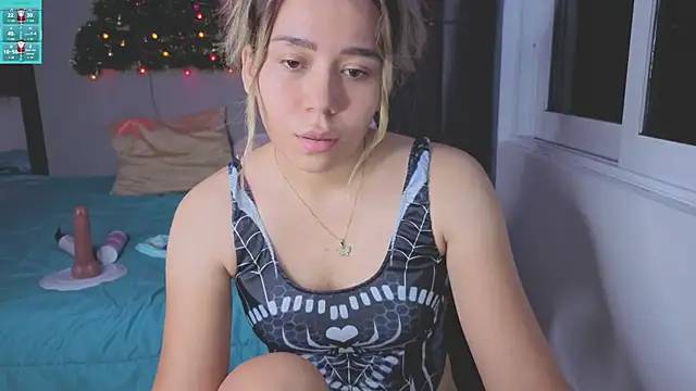 Aiilyn Ds online show from December 15, 12:04 am