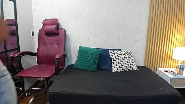 aliceandsia online show from April 14, 7:09 pm