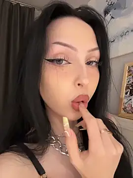 Lina Thornton  online show from April 9, 4:45 pm