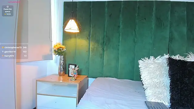 Snapshot of kittyy_milk_001 chatting on October 15, 9:15 pm kittyy milk 001 online show from October 15, 9:15 pm